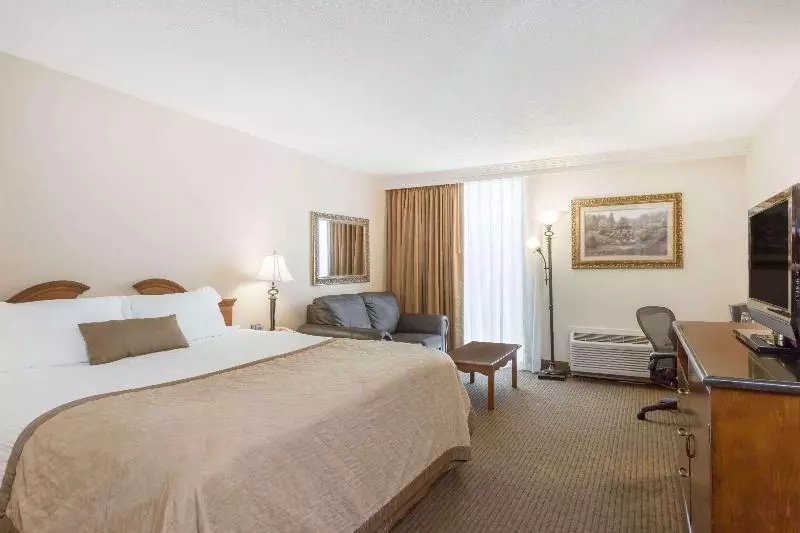キングサイズベッドのスタンダードルーム, Wyndham Riverfront Little Rock