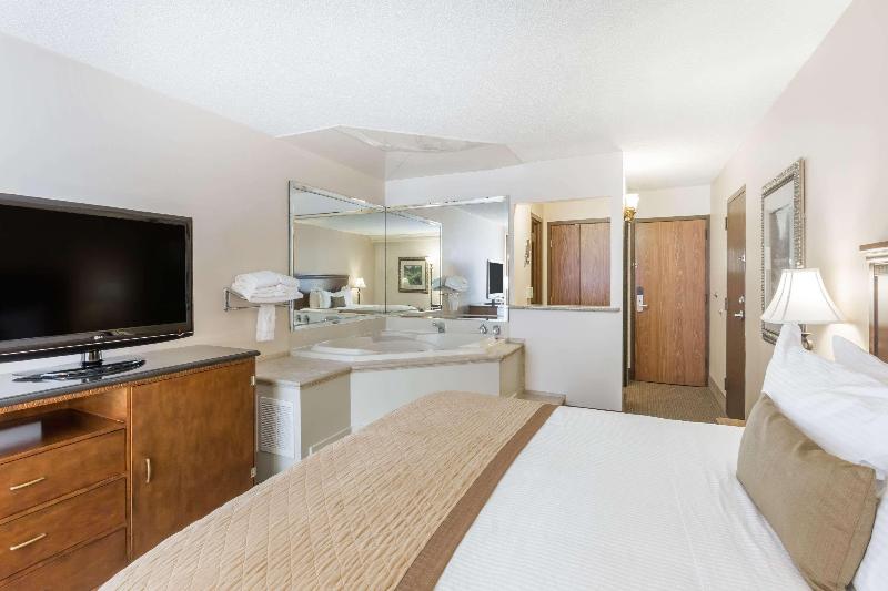 سوییت لوکس, Wyndham Riverfront