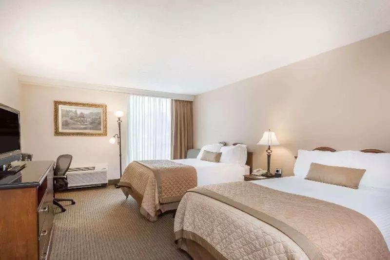 スタンダード４人部屋, Wyndham Riverfront Little Rock