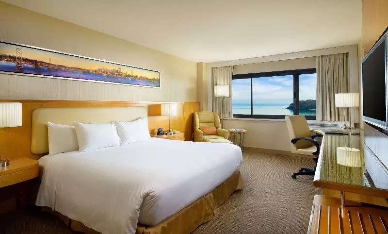 キングサイズベッドのスイートルーム, Wyndham Riverfront Little Rock
