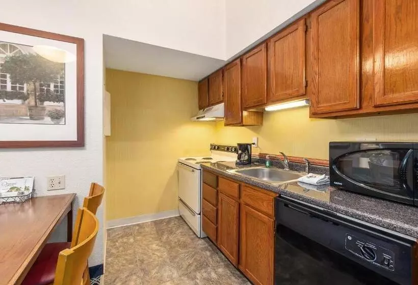 スタンダードスタジオ, Residences At Daniel Webster