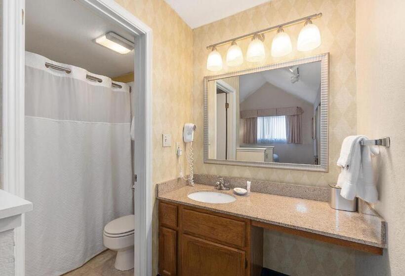 استودیوی استاندارد, Residences At Daniel Webster