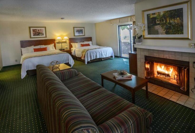 استودیوی استاندارد, Residences At Daniel Webster