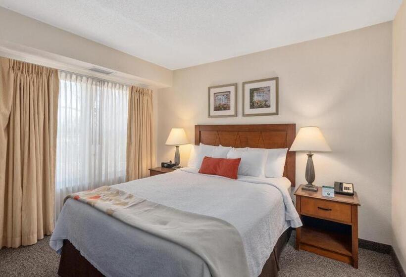 سوییت, Residences At Daniel Webster