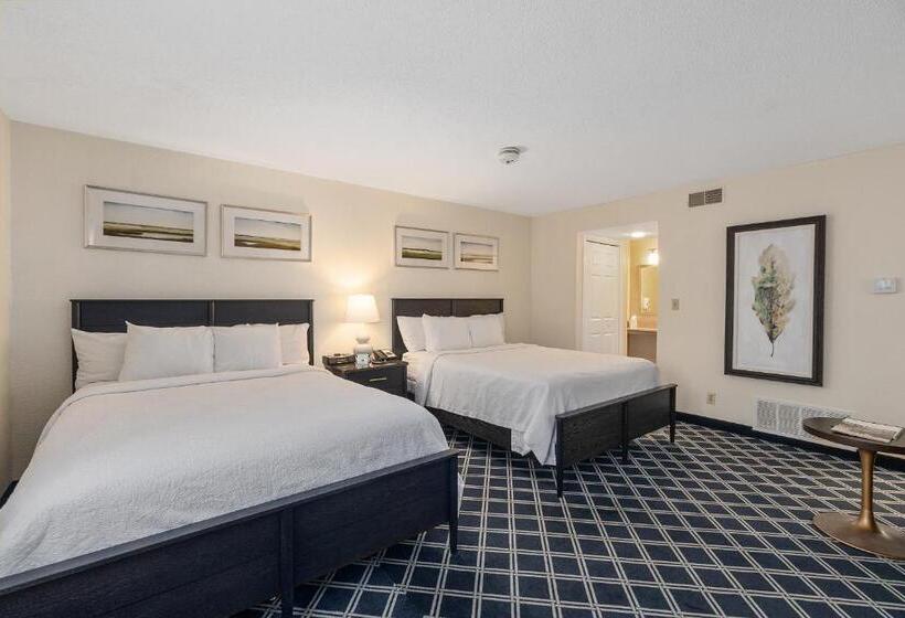 سوییت, Residences At Daniel Webster