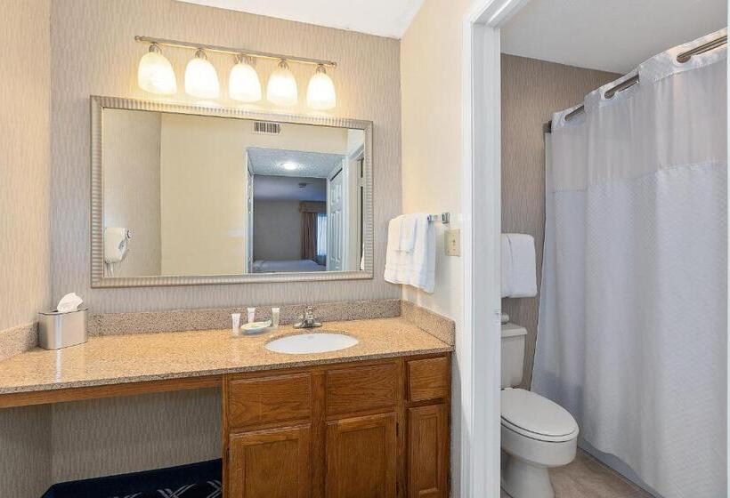 سوییت, Residences At Daniel Webster