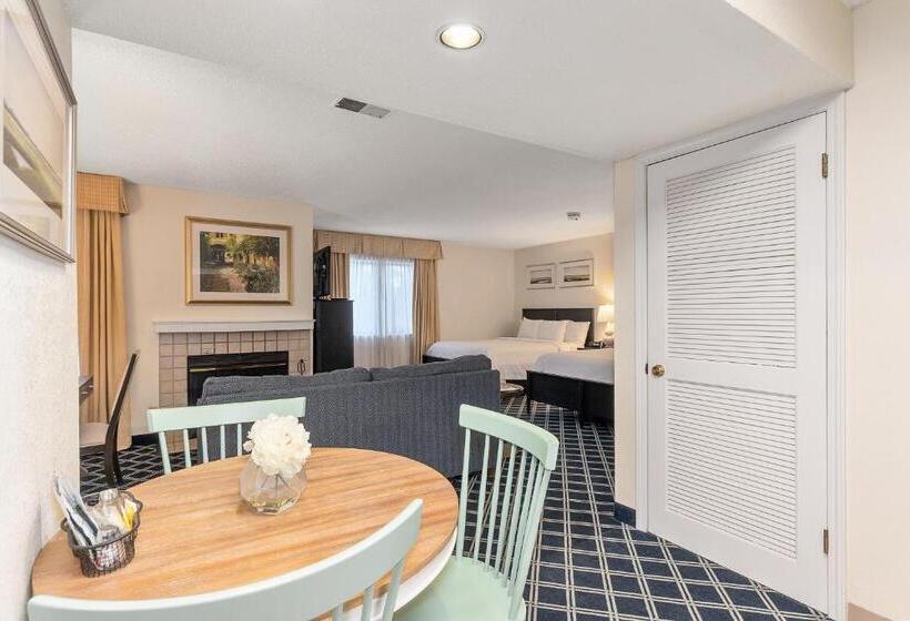 سوییت, Residences At Daniel Webster