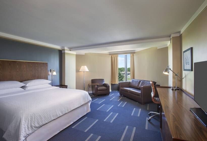 스탠다드 룸 더블 침대, Four Points By Sheraton Richmond