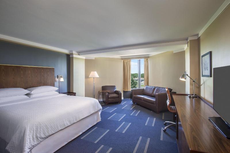 Номер Стандарт Вид на Озеро, Four Points By Sheraton Richmond