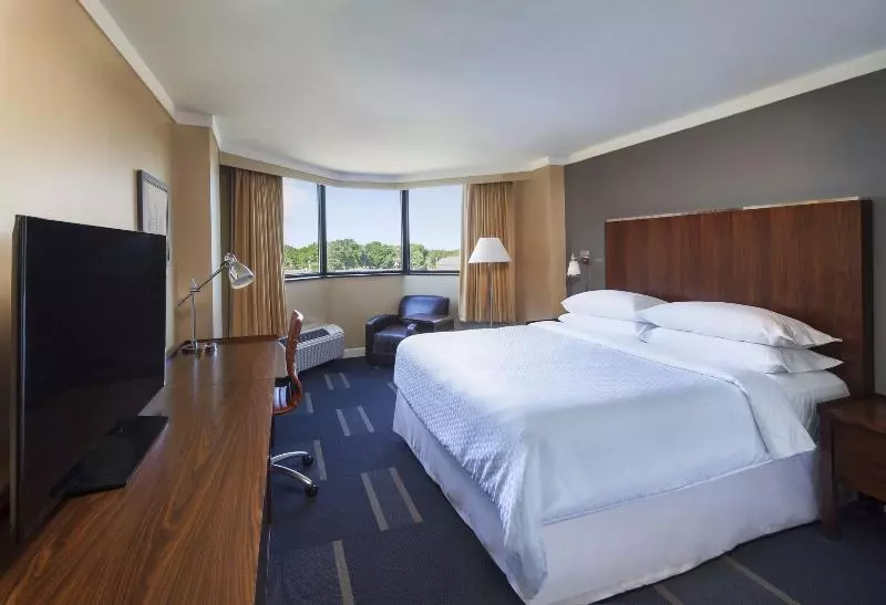 レイクビュースタンダードルーム, Four Points By Sheraton Richmond