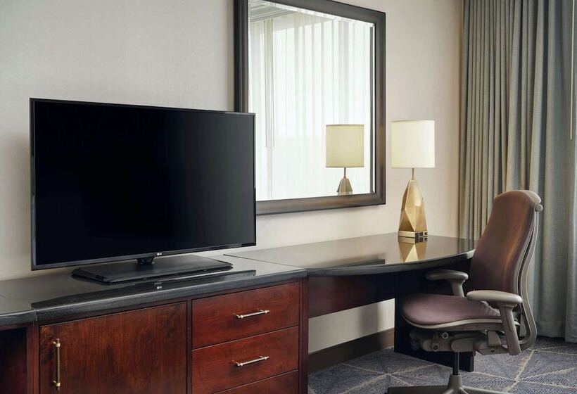 带2个双人床的标准工作室, Hilton Atlanta