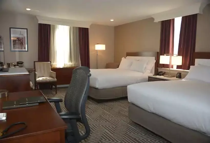 Deluxe Room, Hilton St. Louis Frontenac