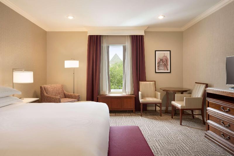 חדר דלוקס, Hilton St. Louis Frontenac