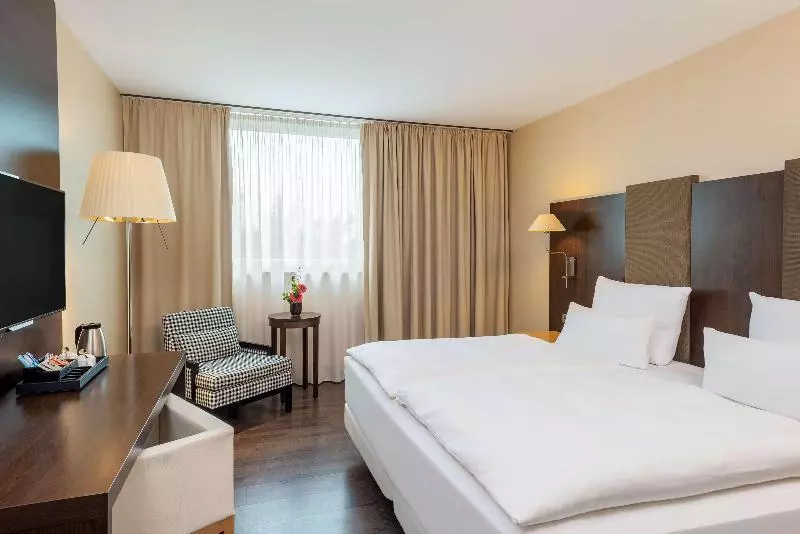 Suite King Bed, Hilton St. Louis Frontenac