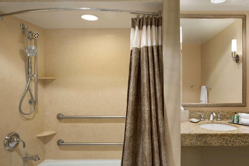 חדר דלוקס, Hilton St. Louis Frontenac