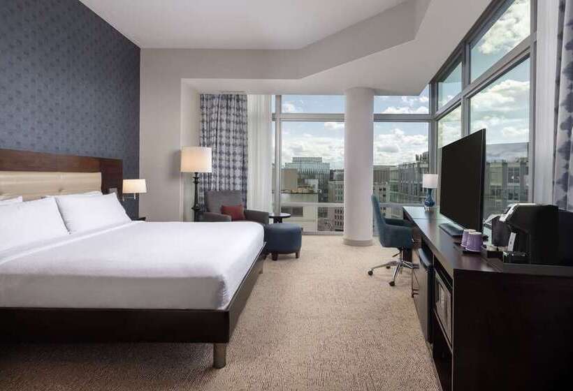 חדר דחוקס עם מיטת קינג, Hilton St. Louis Frontenac