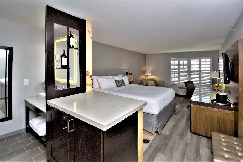 身障者適用キングサイズベッドルーム, Indigo Napa Valley, An Ihg