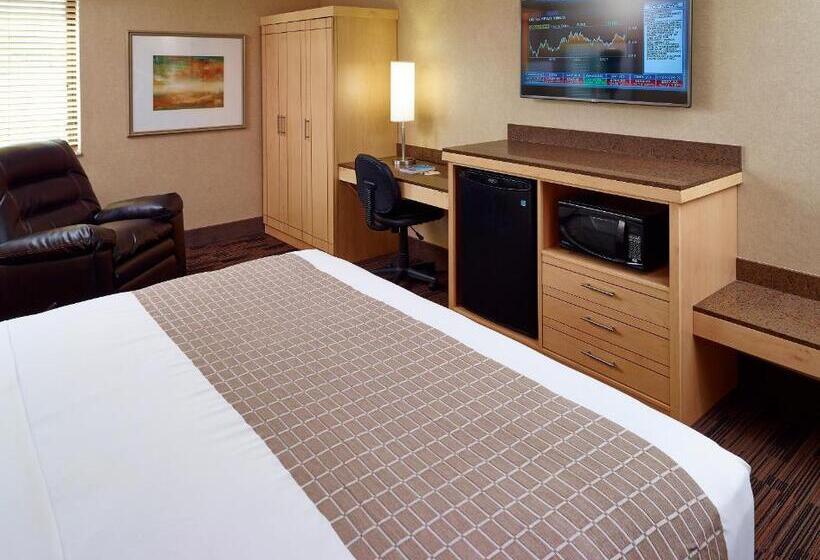 适合残疾人士使用的带超级大床的标准间, Livinn Hotel Cincinnati North/ Sharonville