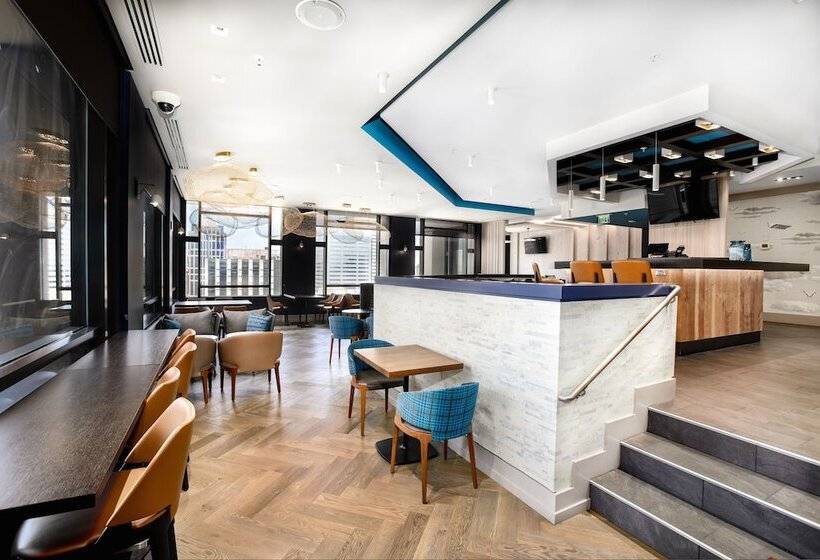 Номер Клуб, Renaissance Seattle