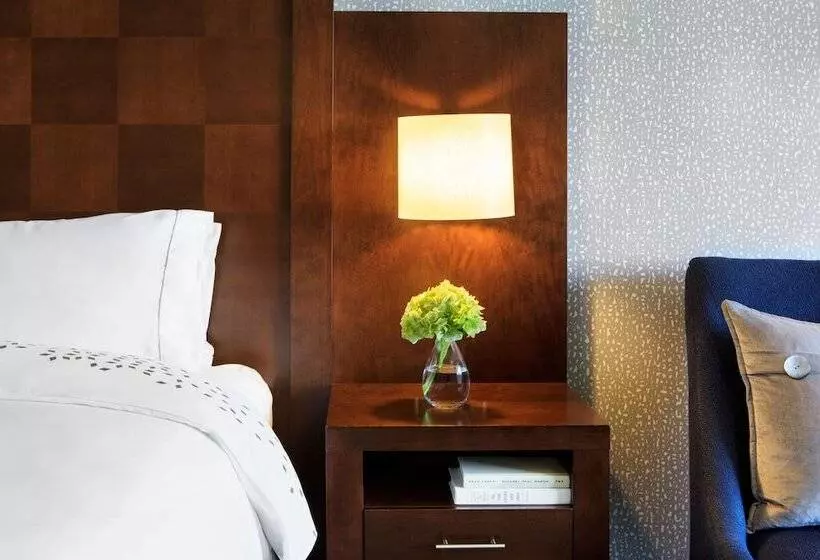 اتاق کلاب, Renaissance Seattle