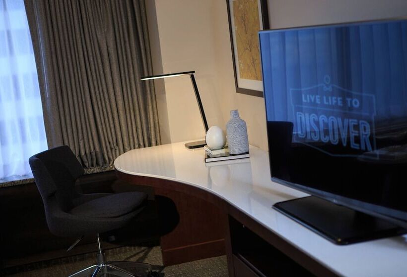 Номер Клуб, Renaissance Seattle