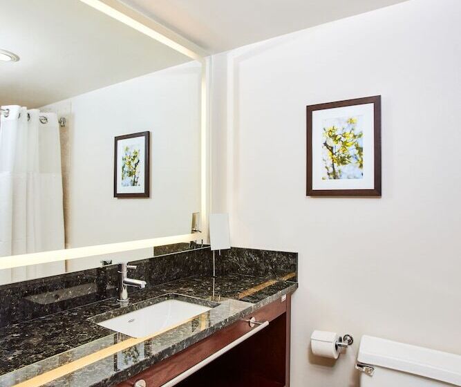 Номер Клуб, Renaissance Seattle