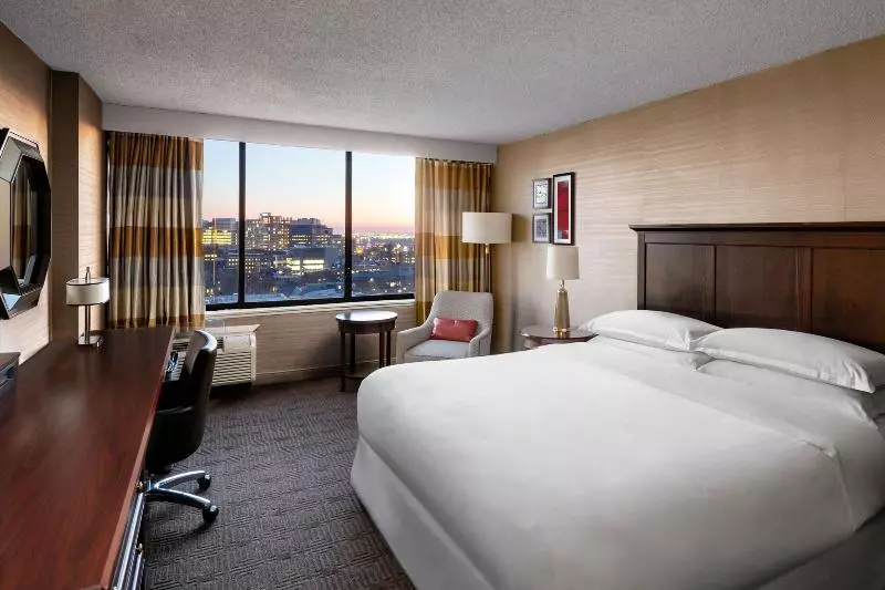 キングサイズベッドのスタンダードルーム, Sheraton Philadelphia University City
