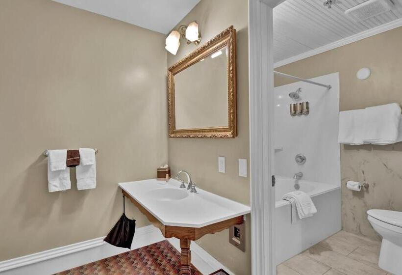 غرفة قياسية مزوَّدة بجاكوزي, St. James