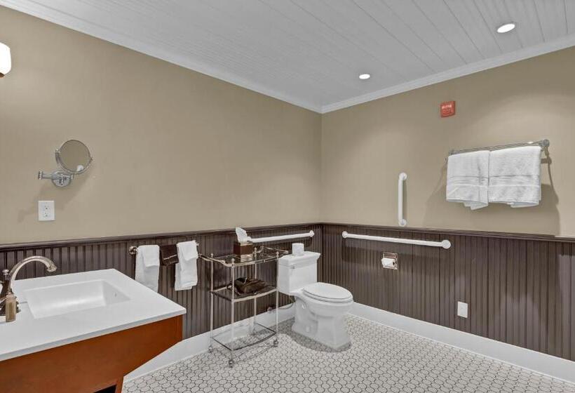 جناح جونيور, St. James