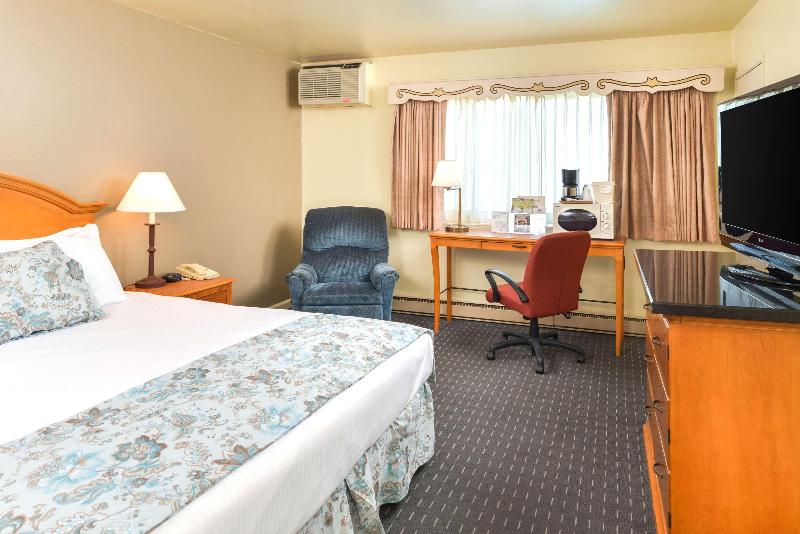 キングサイズベッドのスタンダードルーム, Svendsgaard S Lodge  Americas Best Value Inn & Suites