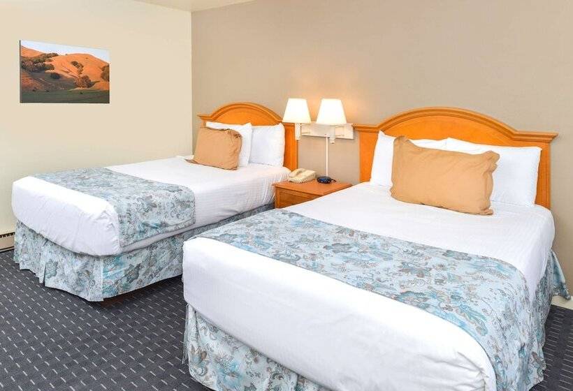 Номер Стандарт 2 Двуспальные Кровати, Svendsgaard S Lodge  Americas Best Value Inn & Suites
