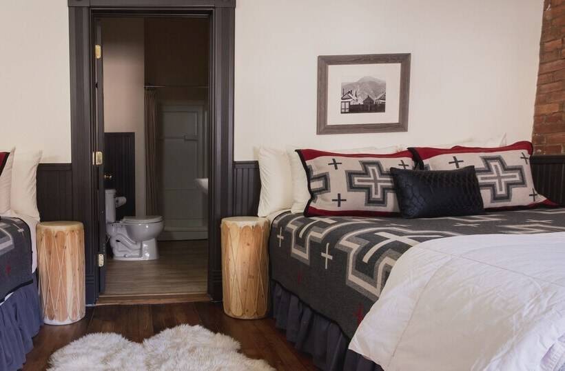 اتاق استاندارد, Teller House