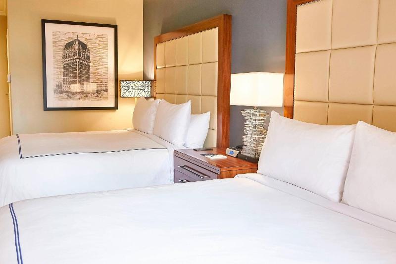 חדר דלוקס, The Adolphus, Autograph Collection