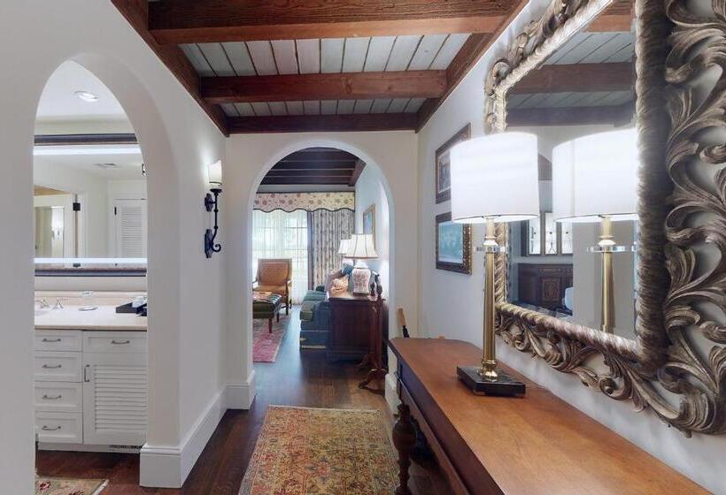 스탠다드 룸 킹사이즈 침대, The Cloister