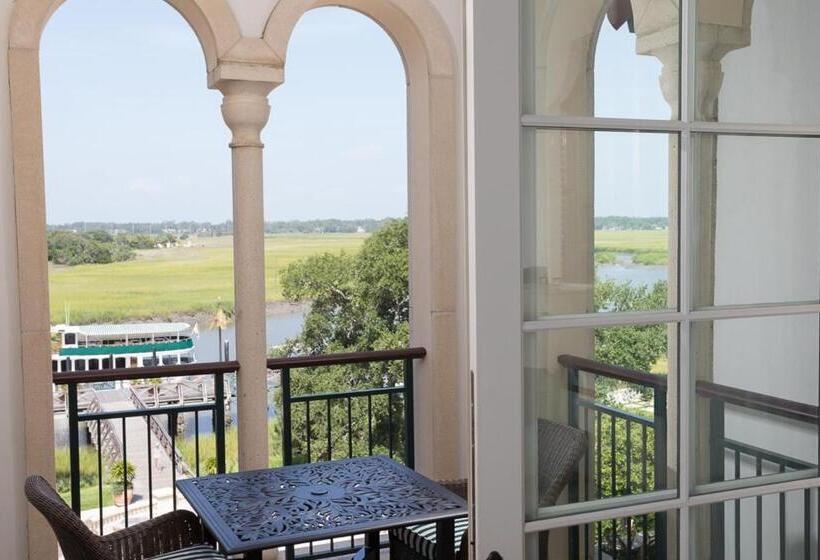 스위트 킹사이즈 침대, The Cloister