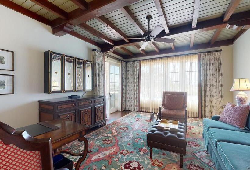 스위트 킹사이즈 침대, The Cloister