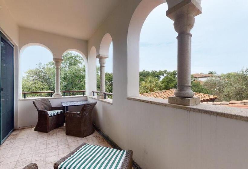 스위트 킹사이즈 침대, The Cloister