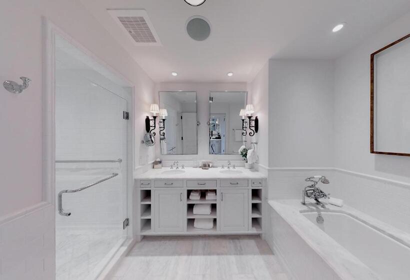 스탠다드 룸 킹사이즈 침대, The Cloister