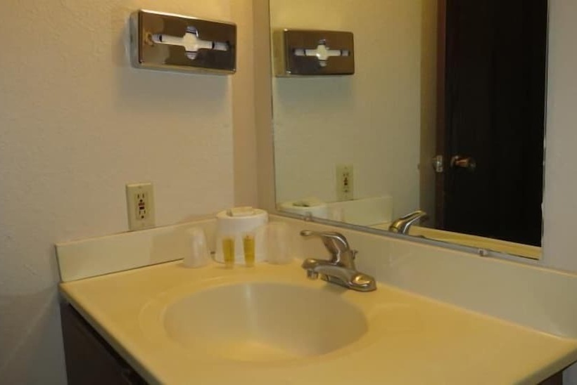 带2个双人床的标准工作室, Longhorn Boulder Highway