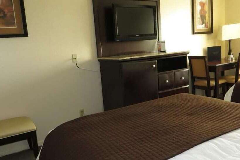 带2个双人床的标准工作室, Longhorn Boulder Highway