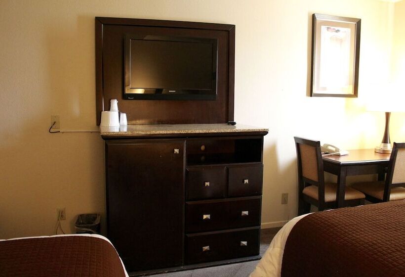 带2个双人床的标准工作室, Longhorn Boulder Highway