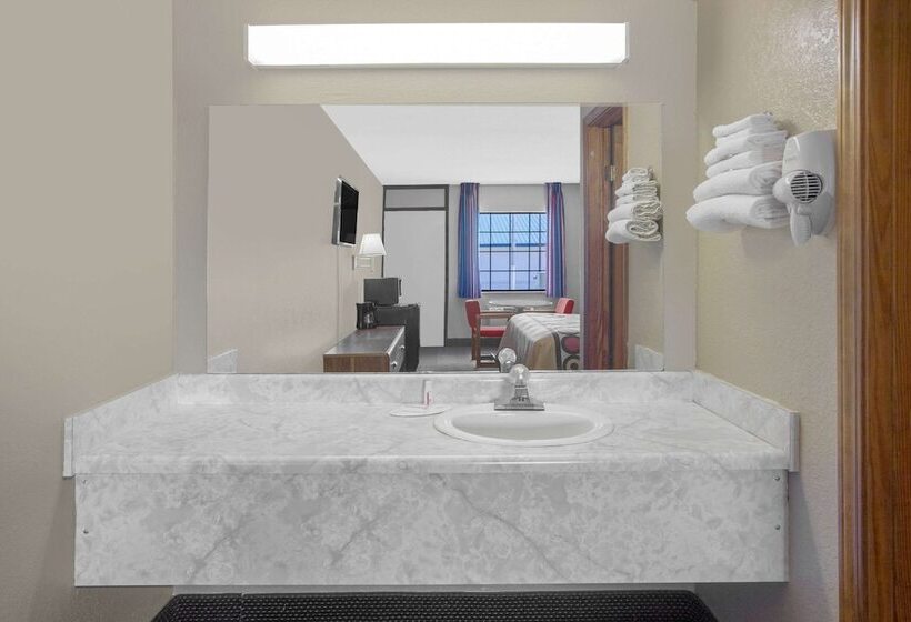 غرفه قياسيه سريرين مزدوجين, Super 8 By Wyndham Clarksville Ar