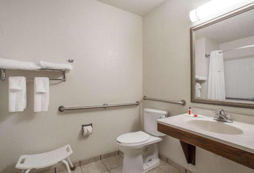 חדר דלוקס מותאם לאנשים עם מוגבלויות, Super 8 By Wyndham College Park Wash Dc Area