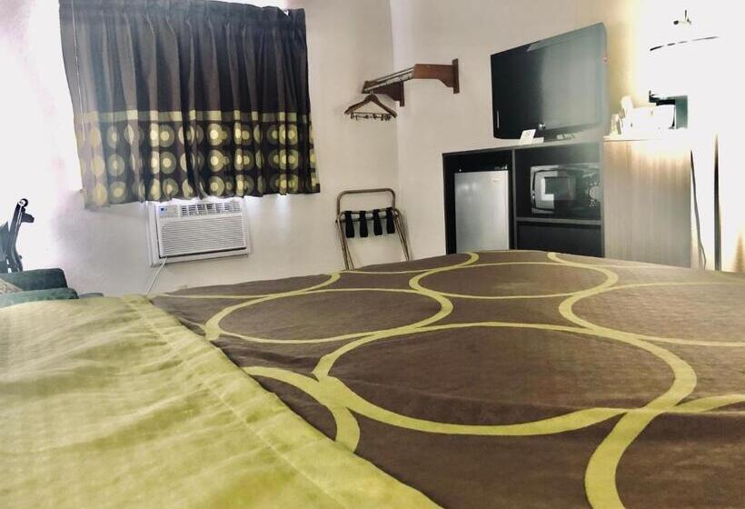 身障者適用スタンダードルーム, Super 8 By Wyndham Peru Starved Rock State Park