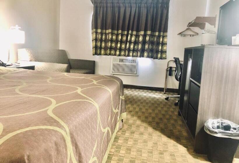 스탠다드 룸 킹사이즈 침대, Super 8 By Wyndham Peru Starved Rock State Park