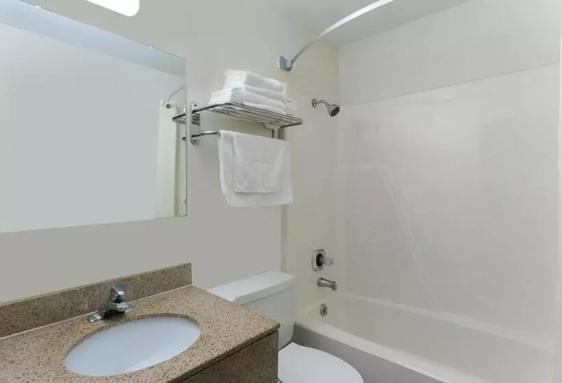 اتاق استاندارد برای معلولان, Super 8 By Wyndham Wisconsin Dells