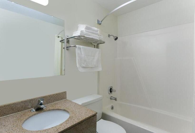 스위트 킹사이즈 침대, Super 8 By Wyndham Wisconsin Dells