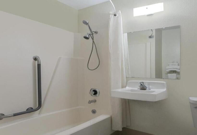 Номер Deluxe Кровать Кинг, Super 8 By Wyndham Wisconsin Dells