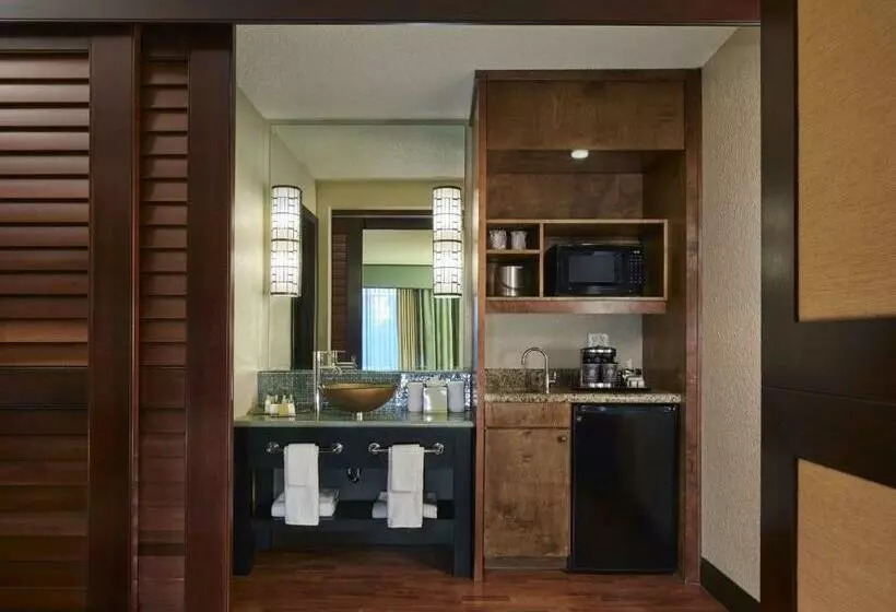 キングサイズベッドのデラックスルーム, Doubletree By Hilton Hotel Orlando At Seaworld