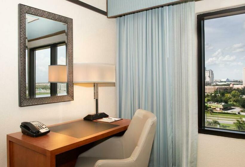 キングサイズベッドのスタンダードルーム, Doubletree By Hilton Hotel Orlando At Seaworld